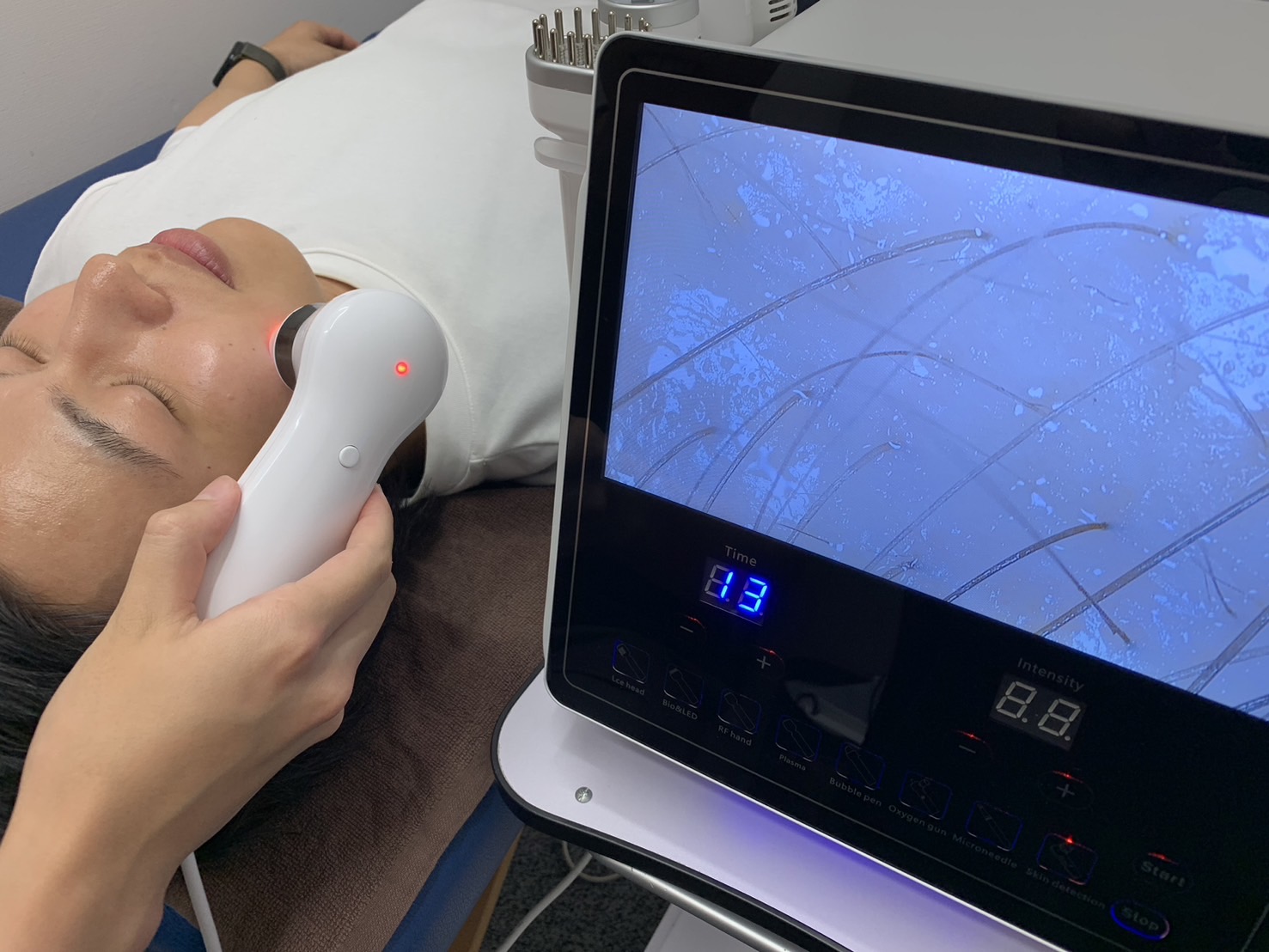 フェイシャル施術